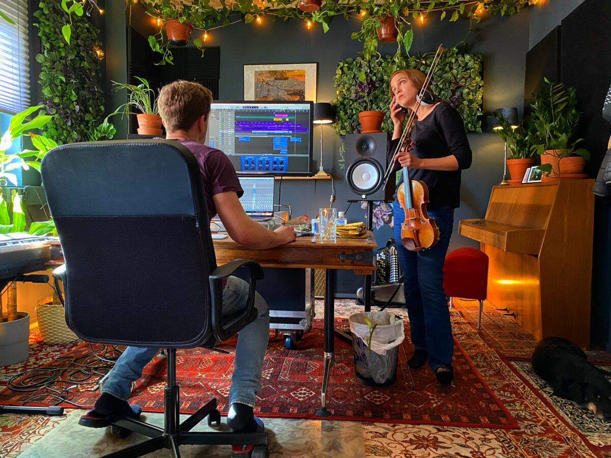 Norwegian musicians in the studio, with a violin player.